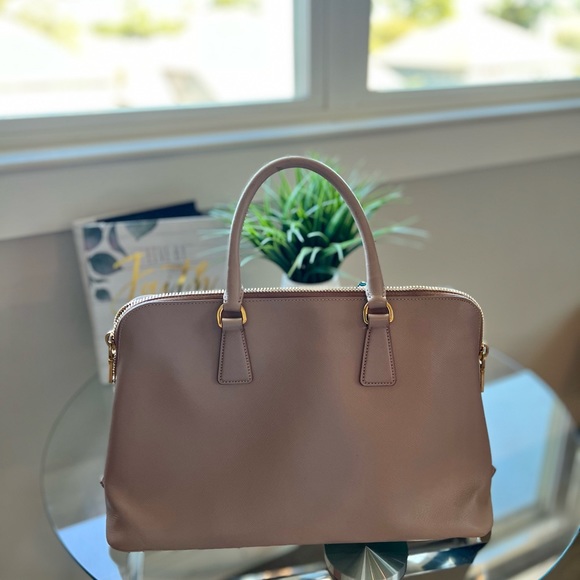 Prada Cammeo - Picture 2 of 9